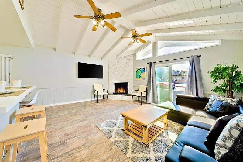Perfect 3 Bedroom Home Between The Bay And Beach Newport Beach 0*,  United States
