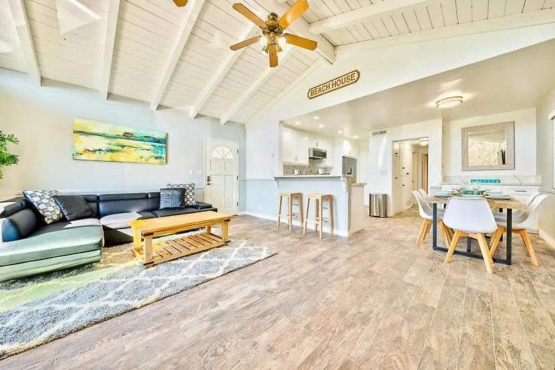 Perfect 3 Bedroom Home Between The Bay And Beach Newport Beach United States
