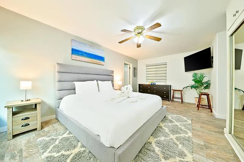 Perfect 3 Bedroom Home Between The Bay And Beach Newport Beach