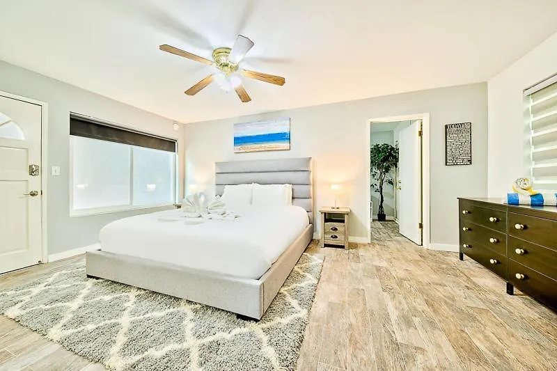 Perfect 3 Bedroom Home Between The Bay And Beach Newport Beach 0*,